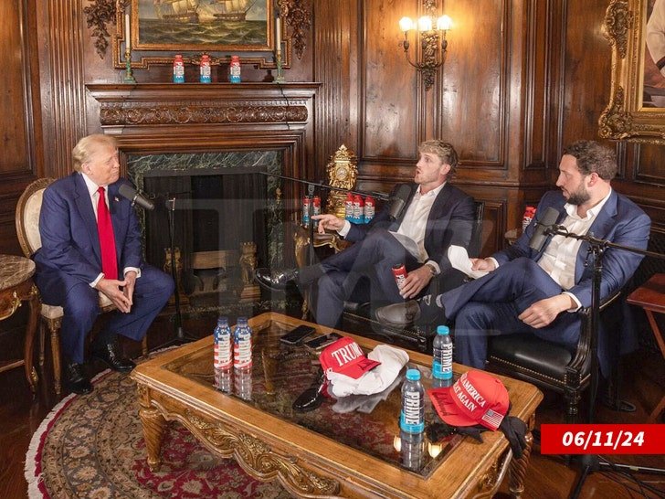 Фото: Трамп у Логана Пола? Что курил этот старик?! 🤯 - Фото 2