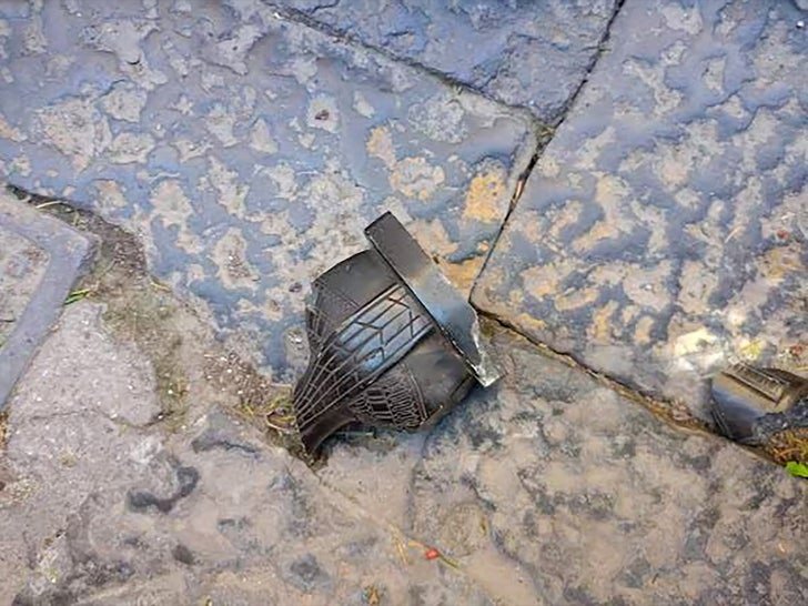 Фото: Ужас в Неаполе! Статуя упала на голову туристки и убила ее! 😱 - Фото 2