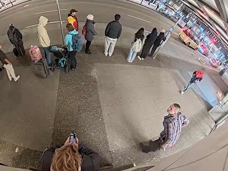 Фото: В Ванкувере парень получил "подлянку" от нападавшего, видео! 😱 - Фото 2