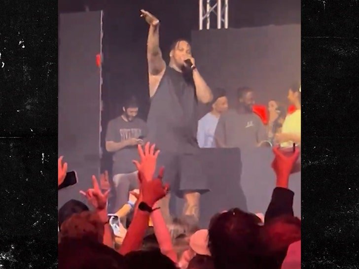 Фото: Waka Flocka выгнал со своего концерта фанатов Байдена! 😱 Чтоооо?! - Фото 2