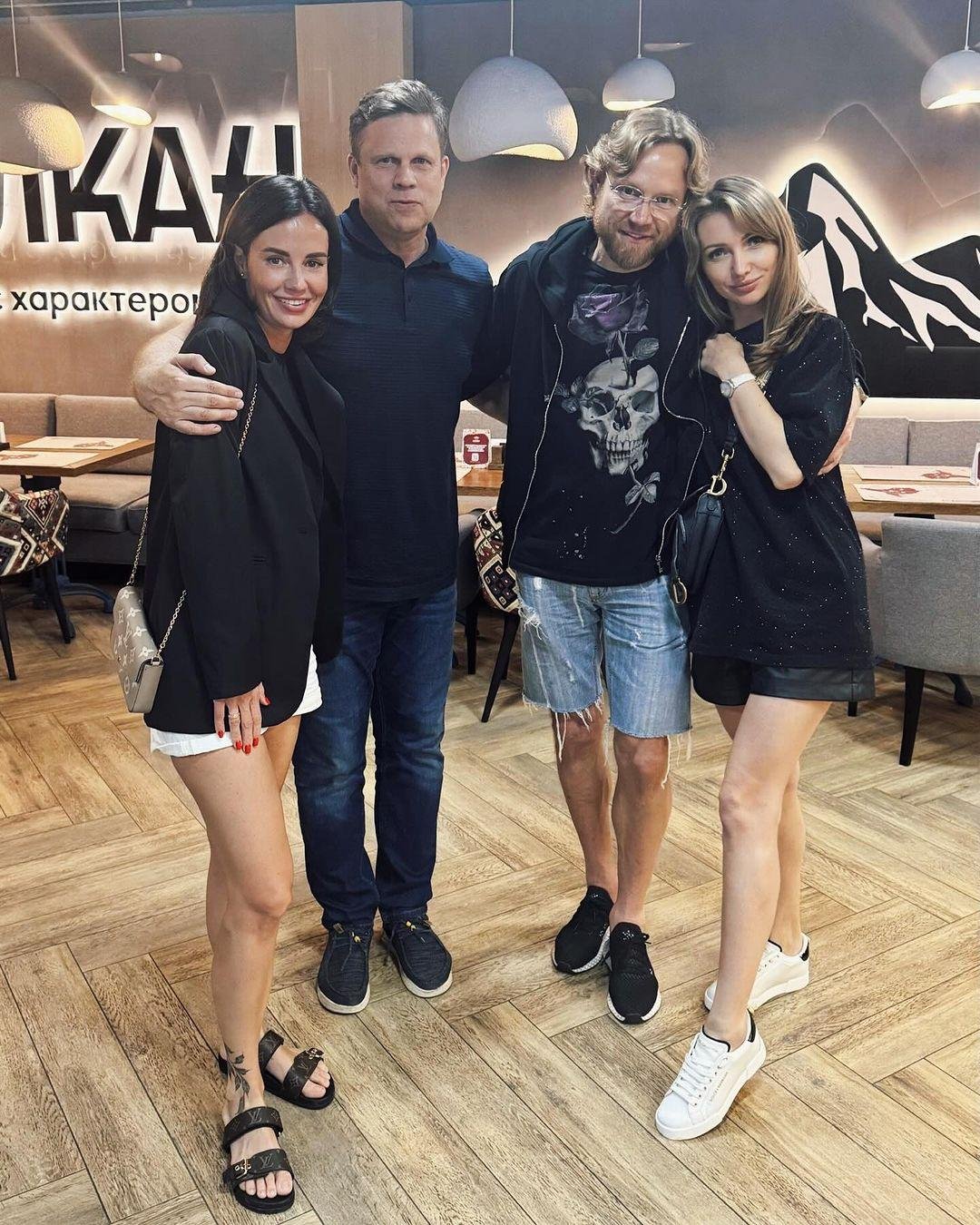 Фото: Жена Карпина: «Ссоримся из-за Бузовой! Это нормально!» 😂 - Фото 4