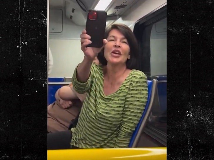 Фото: Женщина устроила расистский погром на автобусе LAX!🤬 - Фото 2