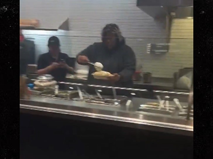 Фото: Жесть! 🤬 Клиентка Chipotle запустила буррито в лицо сотруднику! - Фото 2