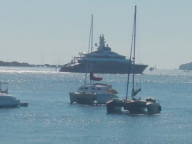 Фото: Зукерберг на новой яхте! Стоимость 300 млн. долларов! 🛥️🤑 - Фото 2