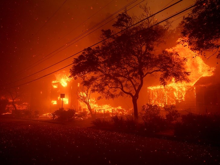 Фото: Звезды в огне!🔥 Пожар сжигает дома голливудских знаменитостей! - Фото 2