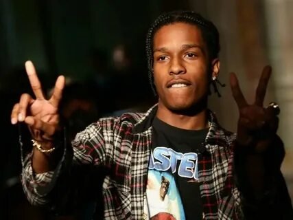 Фото: Рианна в змеином пальто на фоне суда над A$AP Rocky! 🐍🔥 - Фото 5