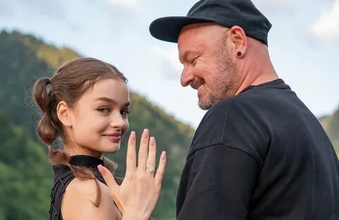 Фото: Шок! 49-летний режиссер женился на 18-летней! 😲 - Фото 7