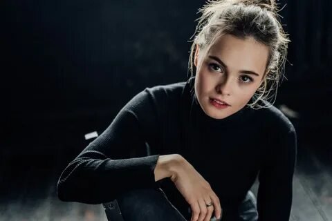 Фото: Шокирующая премьера! Звёзды на красной дорожке «Любви Советского Союза»  запустили самолетики в память о Мадянове!😱 - Фото 15