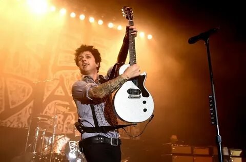 Фото: Green Day прервали концерт из-за ДРОНА! 🤯 - Фото 2