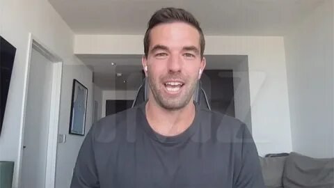 Фото: Билли МакФарланд снова играет с огнем! 🔥 Fyre Festival 2 без артистов – это новый уровень безумия?! 🤪 - Фото 5