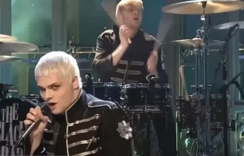 Фото: Ужас! Барабанщик My Chemical Romance найден мертвым рядом с баллонами веселящего газа! ⚰️ - Фото 4