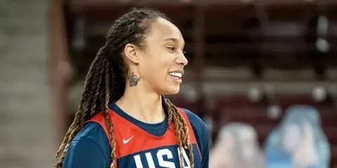 Фото: Шок! Баскетболистки WNBA устроили показ мод на открытии звездного уикенда! 😱👠🏀 - Фото 4