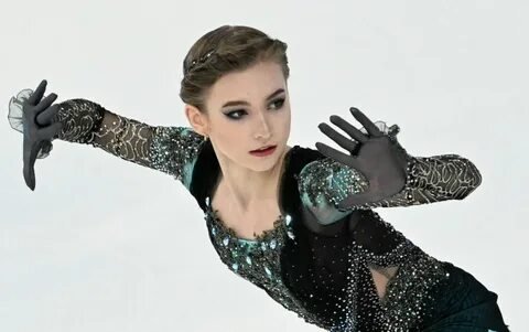 Фото: Платье как у принцессы и тонна фаты: Саша Трусова выходит замуж! - Фото 12