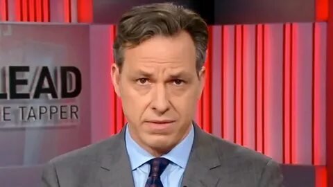 Фото: Скандал на CNN! 💣 Ведущая выгнала пресс-секретаря Трампа из эфира! 😱 - Фото 4