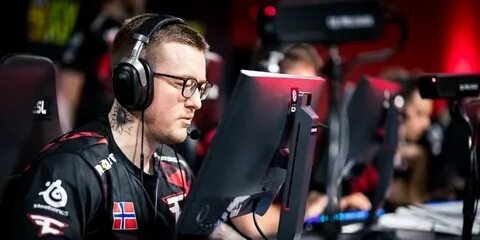 Фото: FaZe Clan подставили: копы с автоматами ворвались на стрим из-за ложного звонка о двойном убийстве! - Фото 6