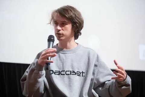 Фото: 🤯  Ярослав Могильников рассказал о первом поцелуе: "Я на тот момент встречался с девушкой!" - Фото 5