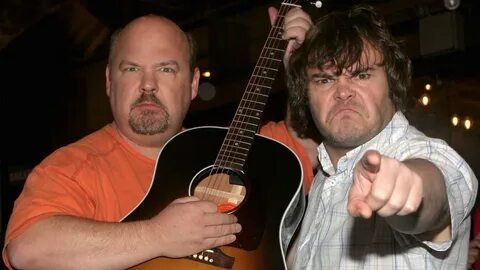 Фото: Шок!🎸 Гитарист Tenacious D пожелал смерти Трампу на концерте с Джеком Блэком! 😱 - Фото 10