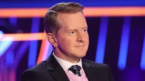 Фото: Трэвис Келси попал под шквал критики от «Своей игры»!  Вопрос про Тейлор Свифт заставил его покраснеть! 😬 - Фото 4