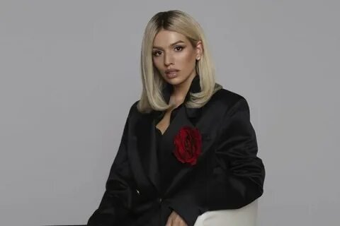 Фото: Невеста Эрнст, рокер Меньшиков и преображение Собчак: звезды зажгли в ЗАГСе! 👰‍♀️🎸✨ - Фото 4