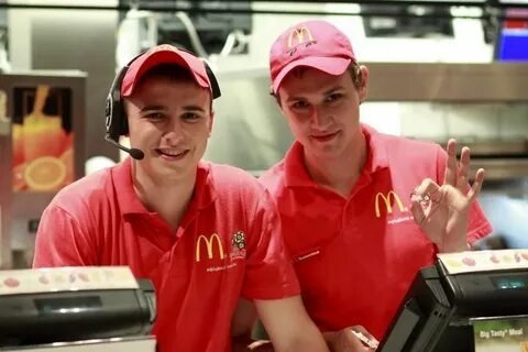 Фото: McDonald’s раскошелился! 🍟💰  Фастфуд-гигант  поддерживает молодых темнокожих дизайнеров. - Фото 7