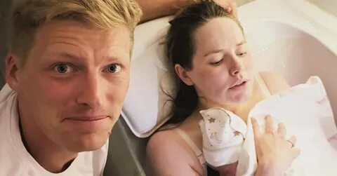 Фото: Дюжев светится, Алсу хорошеет, а внебрачный сын Пореченкова на премьере?! 😲 - Фото 27