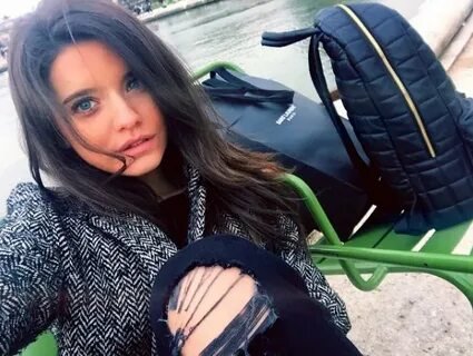 Фото: Нюша гуляет в Париже с женой олигарха и ангелом Victoria's Secret! И это не шутка! - Фото 15