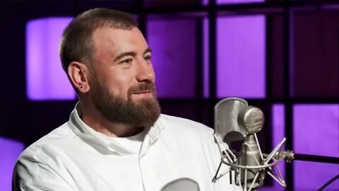 Фото: Лолита забыла юбку, а Бузова ограбила музей? 😱 Рогов и Овечкин разнесли наряды звезд на "Муз-ТВ 2024"! - Фото 7