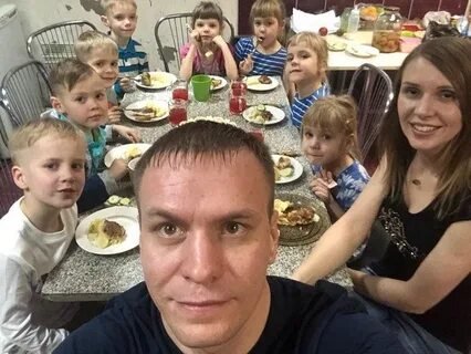 Фото: Ужас в Вышнем Волочке: Многодетная семья отравилась мясом, и двухлетняя девочка умерла! 😱 - Фото 4