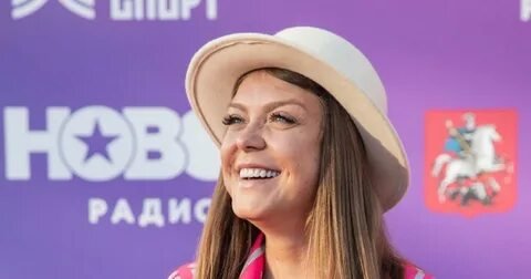 Фото: Акула родила! 40-летняя певица выписалась из роддома с дочкой Раисой! 🤰🎉 - Фото 4