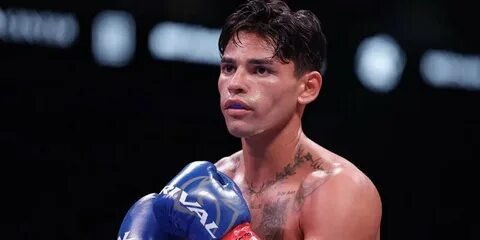 Фото: Рефери получил по лицу во время боя! 😱 Но выстоял как чемпион! 🥊 - Фото 3