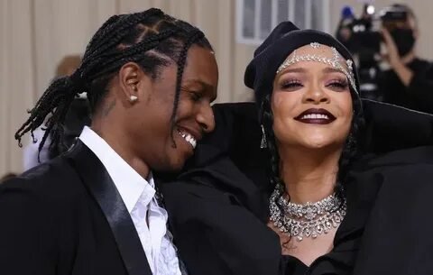 Фото: Рианна показала миру голопопого A$AP Rocky и очаровательного сыночка в рекламе нижнего белья 😱 - Фото 4