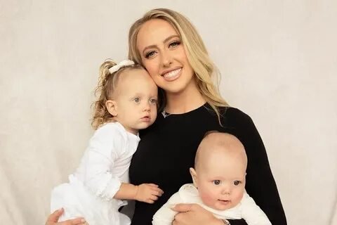 Фото: Розовый переполох у Махоумсов: Третий ребенок и это снова ДЕВОЧКА! 🎀👶 - Фото 10