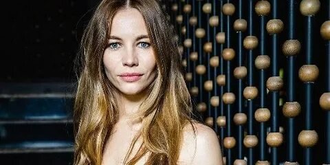 Фото: Не может быть! 😱 Звезда «Бумера» сбежала из России и родила в 42! 🍼 - Фото 19