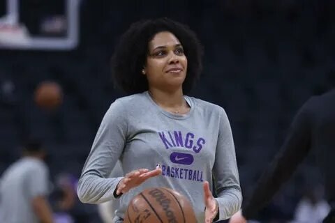 Фото: Скандал в WNBA: Билл Маэр уверен, что Кейтлин Кларк травят из-за ее ориентации и расы! 😱 - Фото 3