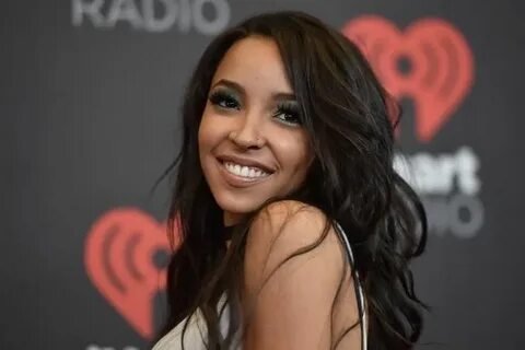 Фото: Анжела Симмонс шокировала публику сумочкой в форме пистолета на премии BET Awards 2024! 😱 - Фото 20