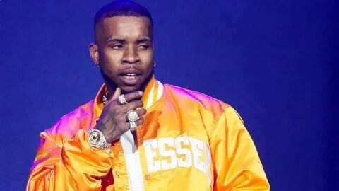 Фото: Меган Thee Stallion на шоу «Семейные разборки»: «Назовите что-нибудь извилистое» 😂 - Фото 5