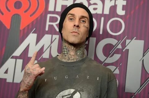 Фото: Кортни Кардашьян и Travis Barker на Хэллоуин устроили ЭРОТИЧЕСКИЙ перфоманс! 😈🎃🔥 - Фото 7