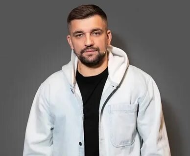 Фото: Баста троллит скандал на «Голосе»: Дочь ведущего? Да он же не Ургант! 🤣 - Фото 7