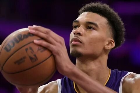 Фото: Тромб подкрался незаметно! 😱 Конец сезона для звезды NBA Виктора Вембаньямы! - Фото 4