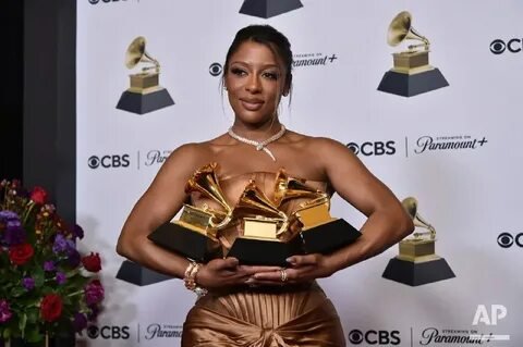 Фото: Анжела Симмонс шокировала публику сумочкой в форме пистолета на премии BET Awards 2024! 😱 - Фото 7