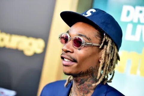 Фото: Шок! Рэпера Wiz Khalifa арестовали в Румынии за курение на сцене! 😱 - Фото 2