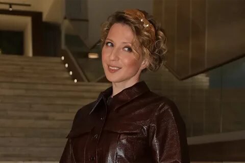 Фото: Теона Дольникова покоряет Францию! 🇫🇷 Патрисия Каас в шоке! 🤯 - Фото 3