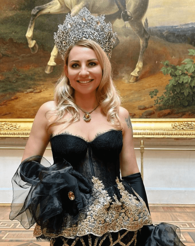 💣 47-летняя мама из Москвы - королева "Миссис Вселенная"! 👑