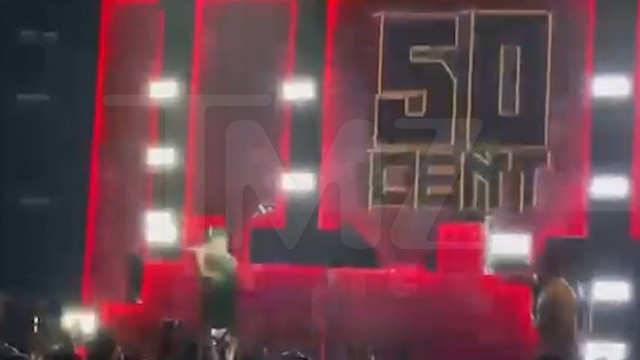 50 Cent облил фанатов шампанским на яхте! 🍾🎉 Вот это вечеринка!