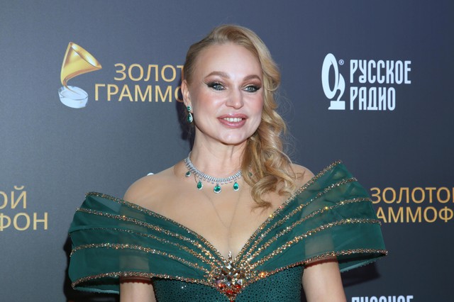Алла Довлатова избежала смерти из-за пятна на платье! 😲