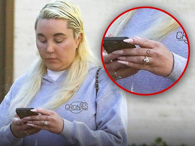 Аманда Байнс: кольцо есть, а помолвки нет! 💍