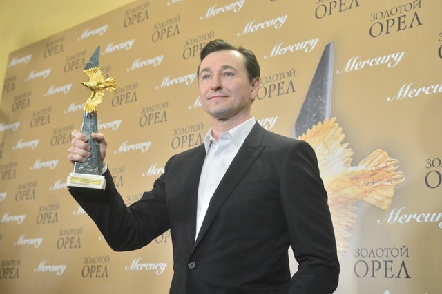 Безруков признался: Отец бил, а я – мягкий режиссер! 😱