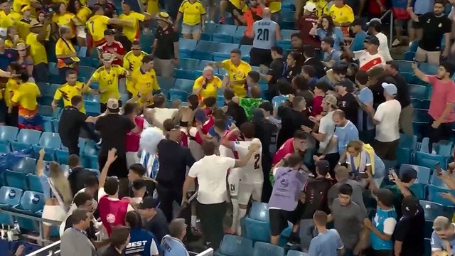 Дикий Нуньес! Устроил драку с фанатами прямо на трибунах! 😱