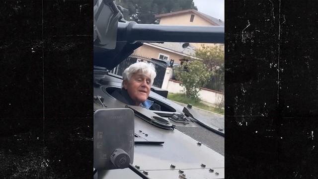 Джей Лено на танке терроризирует улицы Лос-Анджелеса! 🤣