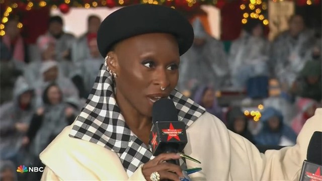 Эриво призывает петь во время "Злой": "Если чувствуете, пойте!" 🎤😈